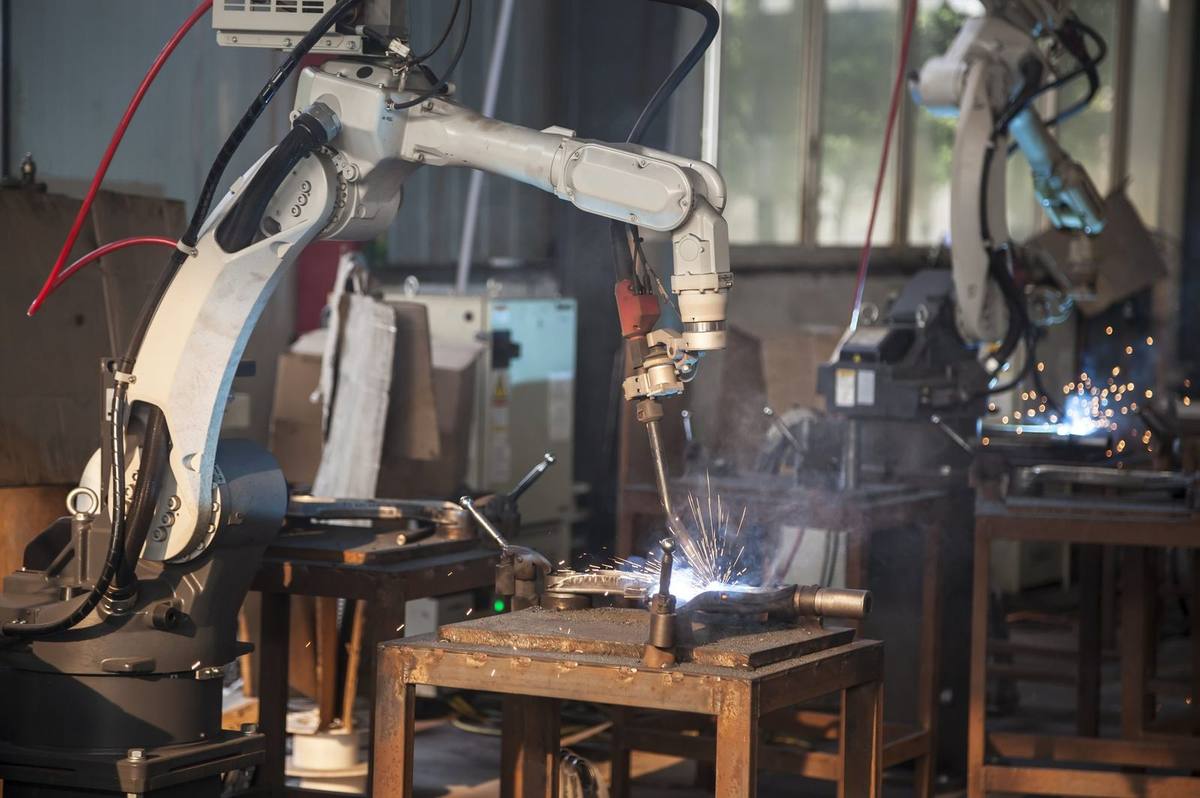 Automated manufacturing tooling
